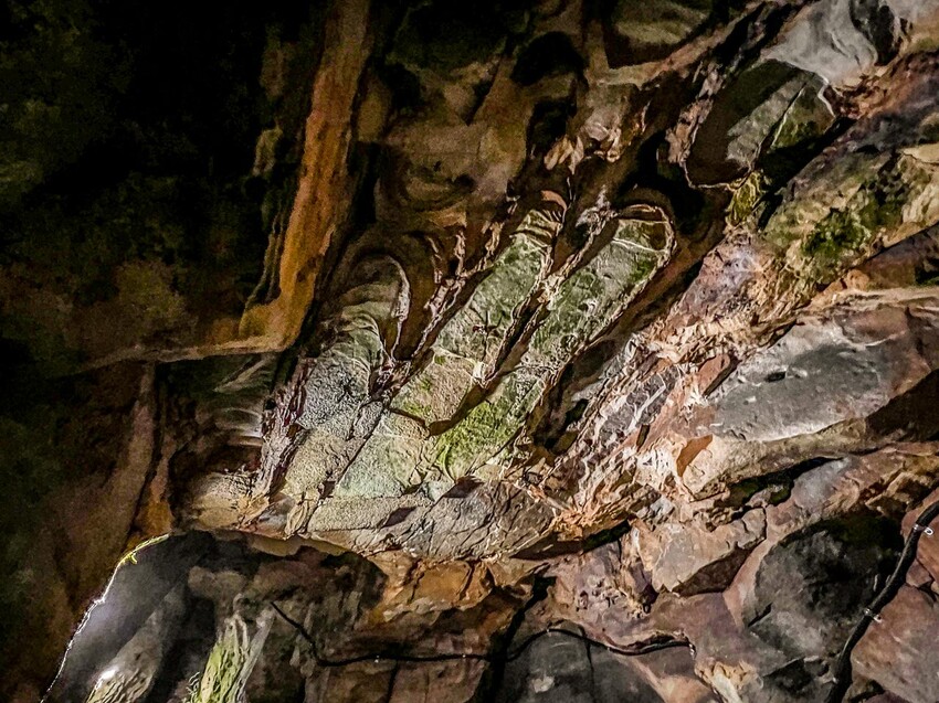 基隆仙洞巖佛手洞，台版地下城奇觀，必訪基隆景點推薦