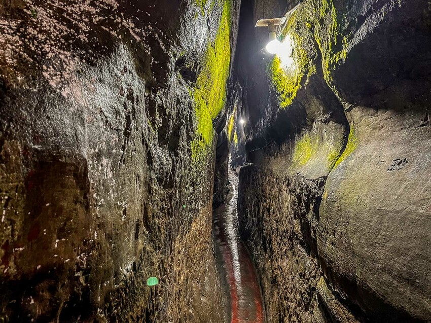 基隆仙洞巖佛手洞，台版地下城奇觀，必訪基隆景點推薦