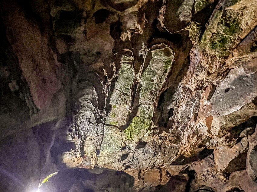 基隆仙洞巖佛手洞，台版地下城奇觀，必訪基隆景點推薦