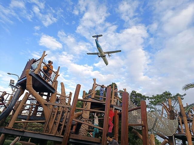 地球旅行遊戲場！台北親子景點首選，多元遊具邊玩邊看飛機，滿足各年齡層需求