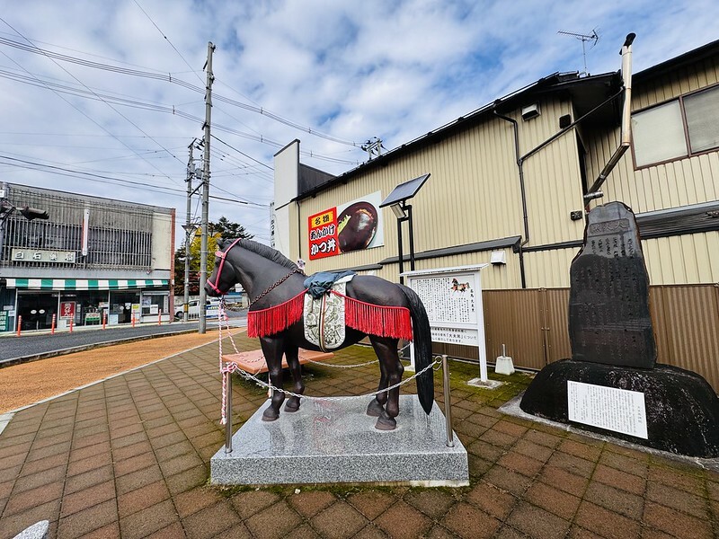 日本 岩手縣豬排丼飯！一關市小角食堂燴豬排丼飯，百年老店在地人推薦必吃。