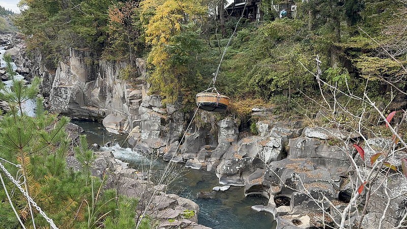 日本岩手飛天糰子！百年郭公飛天糰子超特別，裝籃子飛越溪谷運給你。