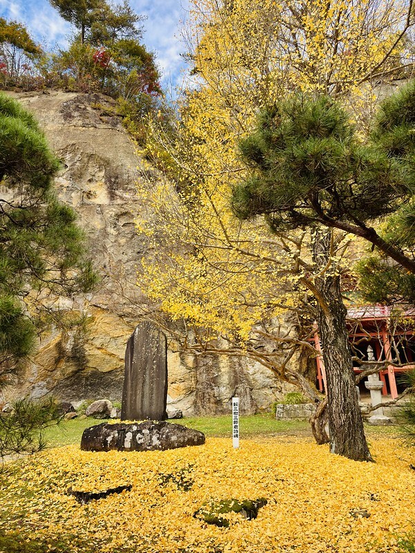 日本岩手縣千年古剎佛像！平泉世界遺產旁秘境，日本最北16.5公尺高磨崖佛。