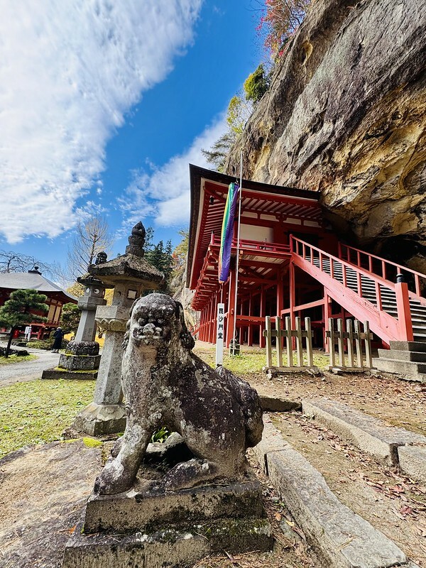 日本岩手縣千年古剎佛像！平泉世界遺產旁秘境，日本最北16.5公尺高磨崖佛。