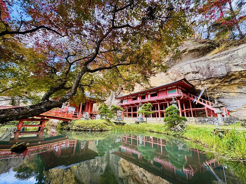 日本岩手縣千年古剎佛像！平泉世界遺產旁秘境，日本最北16.5公尺高磨崖佛。