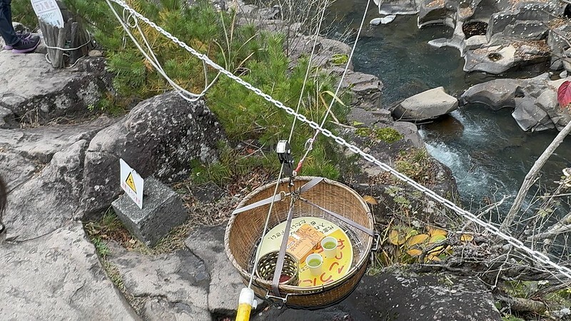 日本岩手飛天糰子！百年郭公飛天糰子超特別，裝籃子飛越溪谷運給你。