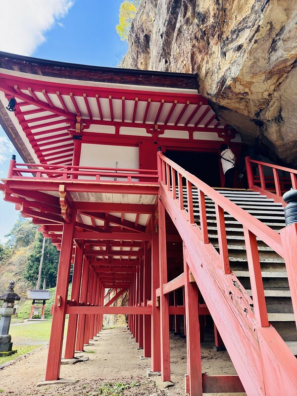 日本岩手縣千年古剎佛像！平泉世界遺產旁秘境，日本最北16.5公尺高磨崖佛。