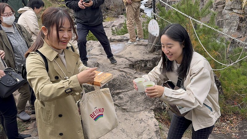 日本岩手飛天糰子！百年郭公飛天糰子超特別，裝籃子飛越溪谷運給你。