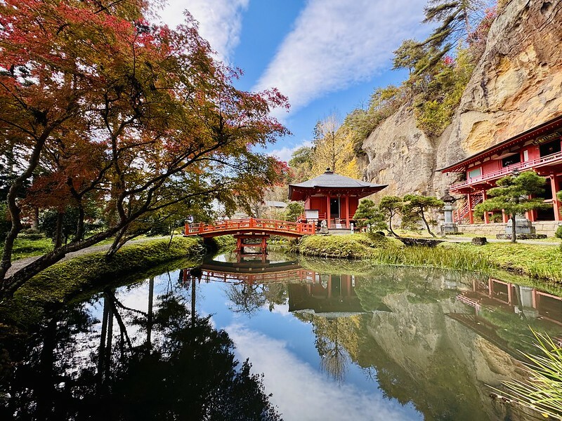 日本岩手縣千年古剎佛像！平泉世界遺產旁秘境，日本最北16.5公尺高磨崖佛。