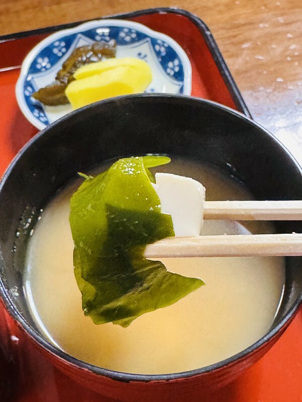 日本 岩手縣豬排丼飯！一關市小角食堂燴豬排丼飯，百年老店在地人推薦必吃。