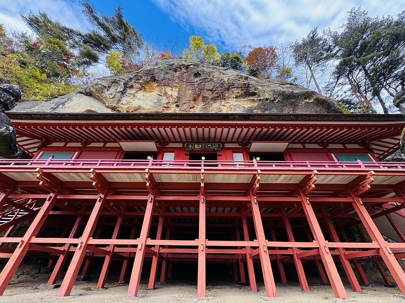 日本岩手縣千年古剎佛像！平泉世界遺產旁秘境，日本最北16.5公尺高磨崖佛。
