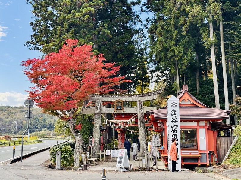 日本岩手縣千年古剎佛像！平泉世界遺產旁秘境，日本最北16.5公尺高磨崖佛。