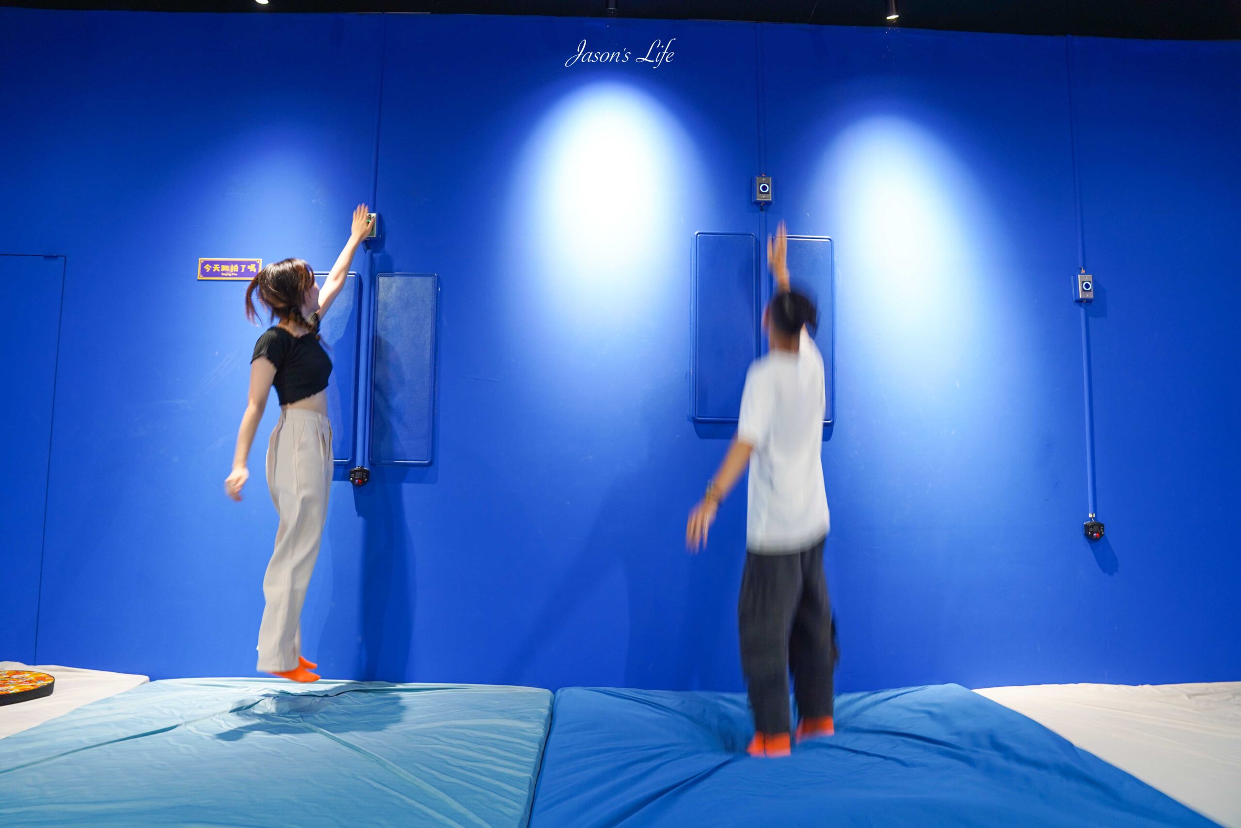 宜蘭最新室內景點！免睡殿暢玩5大遊戲，情侶約會雨天首選。