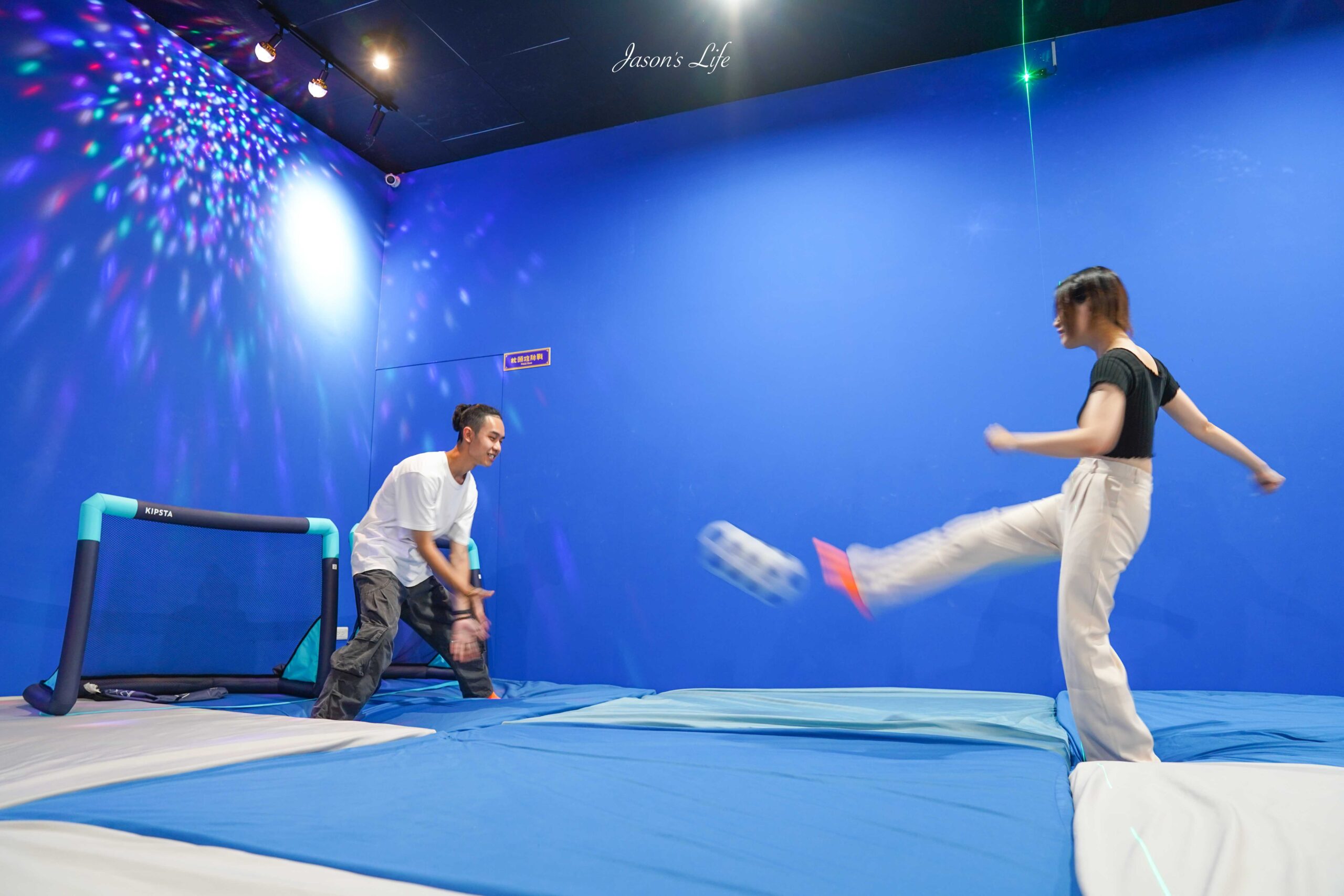 宜蘭最新室內景點！免睡殿暢玩5大遊戲，情侶約會雨天首選。