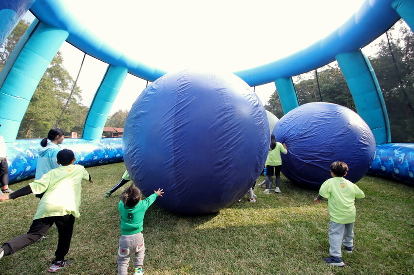 飛牛牧場親子越野障礙賽！苗栗大草原上的跑酷盛會，十二關卡等你來玩