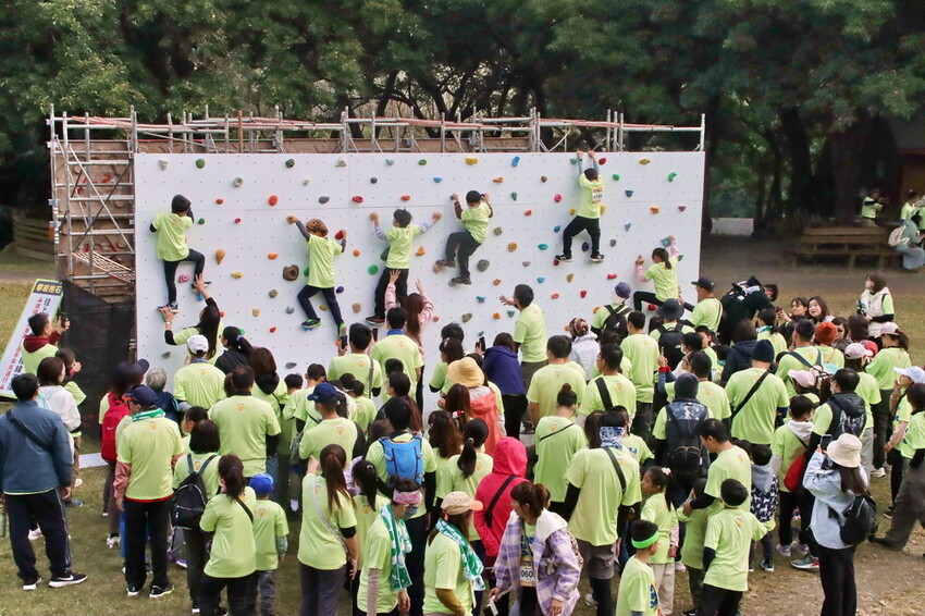 飛牛牧場親子越野障礙賽！苗栗大草原上的跑酷盛會，十二關卡等你來玩