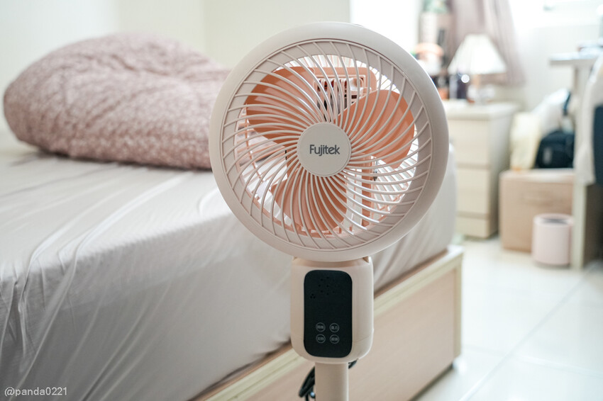 電風扇開箱｜Fujitek富士電通語音遙控循環扇．360度擺頭設計，夏日省電涼感推薦！