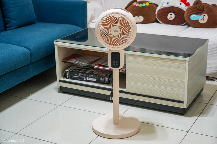 電風扇開箱｜Fujitek富士電通語音遙控循環扇．360度擺頭設計，夏日省電涼感推薦！
