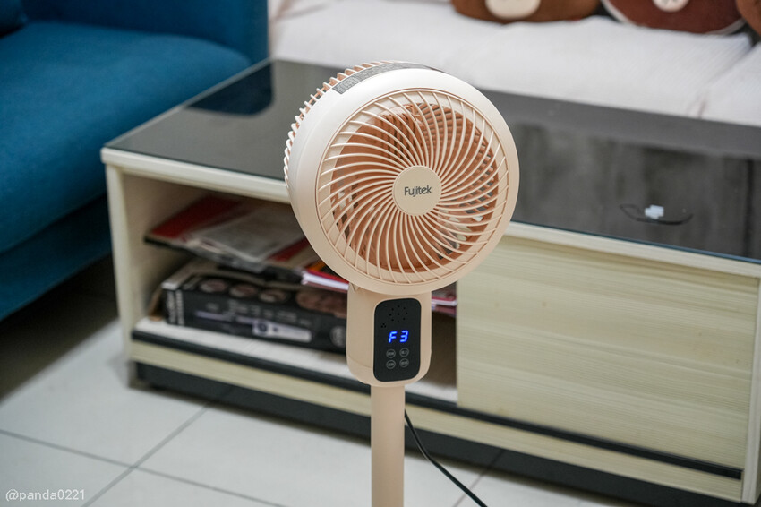 電風扇開箱｜Fujitek富士電通語音遙控循環扇．360度擺頭設計，夏日省電涼感推薦！