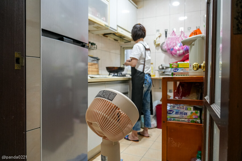 電風扇開箱｜Fujitek富士電通語音遙控循環扇．360度擺頭設計，夏日省電涼感推薦！