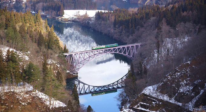 日本福島豬苗代湖冬季必訪！罕見樹冰奇景絕美，天鵝群聚成療癒雪白世界。