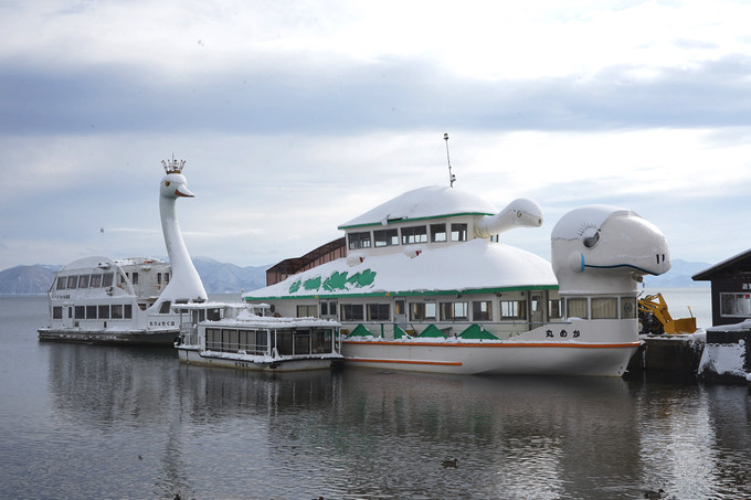 日本福島豬苗代湖冬季必訪！罕見樹冰奇景絕美，天鵝群聚成療癒雪白世界。