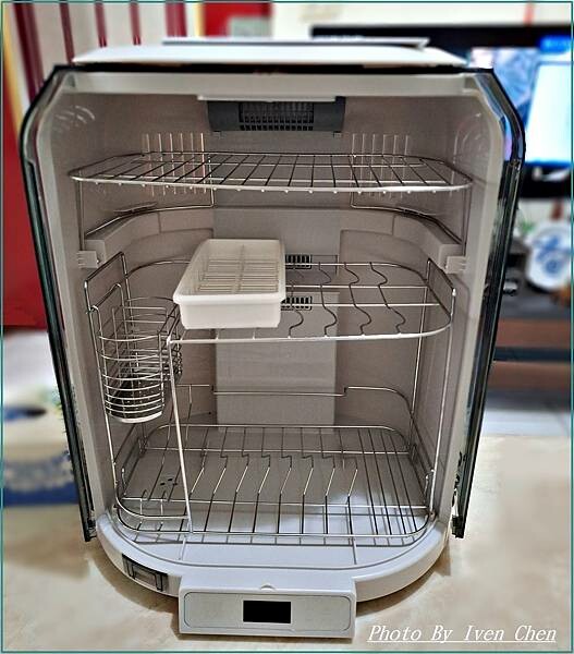 《開箱》廚房最的小家電-『75L紫外線殺菌烘碗機 』  Iv
