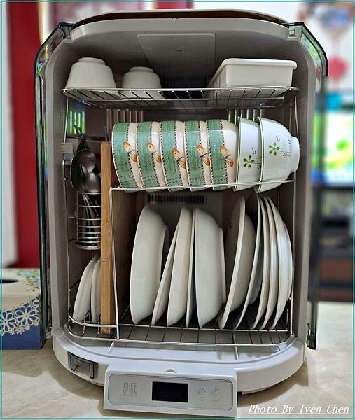 《開箱》廚房時尚的小家電-『75L紫外線殺菌奶瓶烘碗機 』 