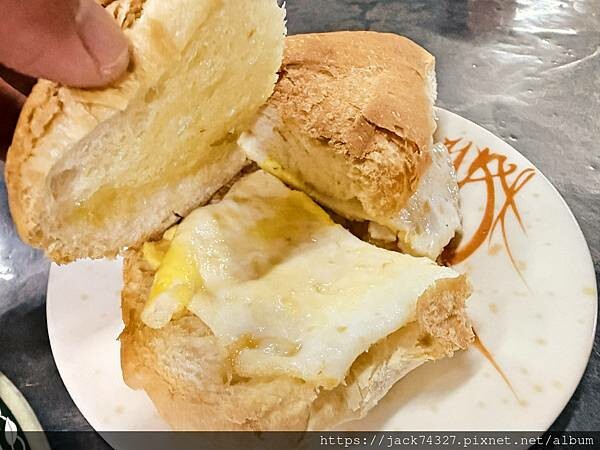 {澳門美食}路環漢記咖啡,隱身在廢棄船廠的神秘咖啡店,超推豬