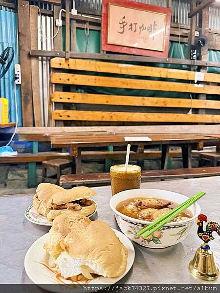 {澳門美食}路環漢記咖啡,隱身在廢棄船廠的神秘咖啡店,超推豬