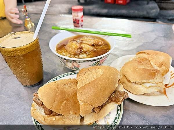 {澳門美食}路環漢記咖啡,隱身在廢棄船廠的神秘咖啡店,超推豬