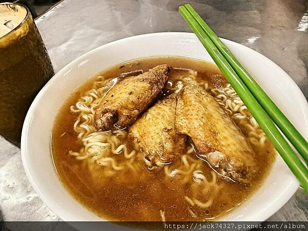 {澳門美食}路環漢記咖啡,隱身在廢棄船廠的神秘咖啡店,超推豬