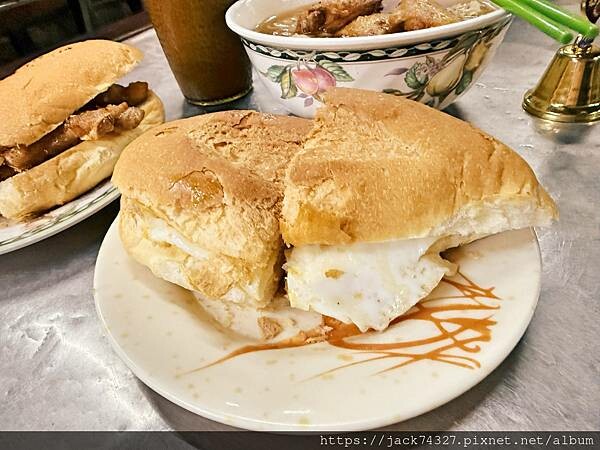 {澳門美食}路環漢記咖啡,隱身在廢棄船廠的神秘咖啡店,超推豬