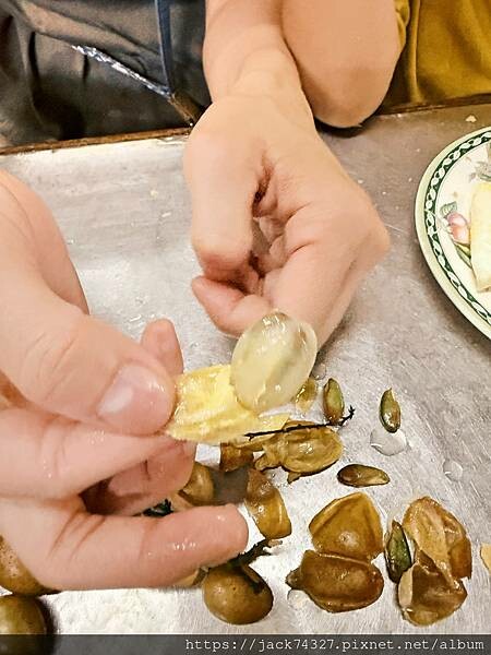 {澳門美食}路環漢記咖啡,隱身在廢棄船廠的神秘咖啡店,超推豬