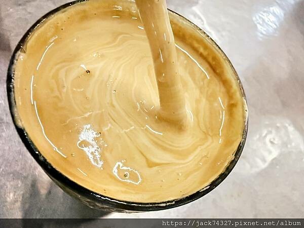 {澳門美食}路環漢記咖啡,隱身在廢棄船廠的神秘咖啡店,超推豬