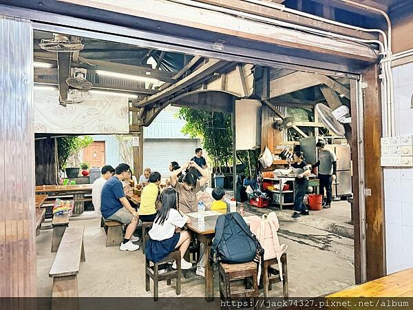 {澳門美食}路環漢記咖啡,隱身在廢棄船廠的神秘咖啡店,超推豬