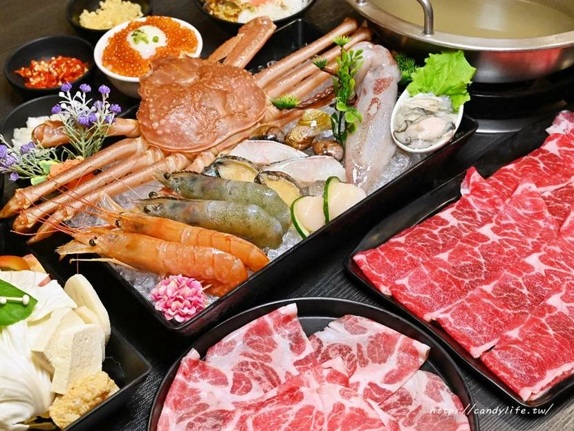 台中市南屯區菁選涮涮鍋｜台中這間活體海鮮鍋物太狂啦！活體松葉蟹超低價雙人只要2999元，還有活體象拔蚌兩吃！