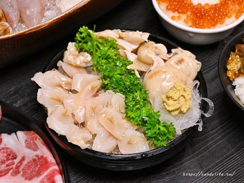 台中市南屯區菁選涮涮鍋｜台中這間活體海鮮鍋物太狂啦！活體松葉蟹超低價雙人只要2999元，還有活體象拔蚌兩吃！