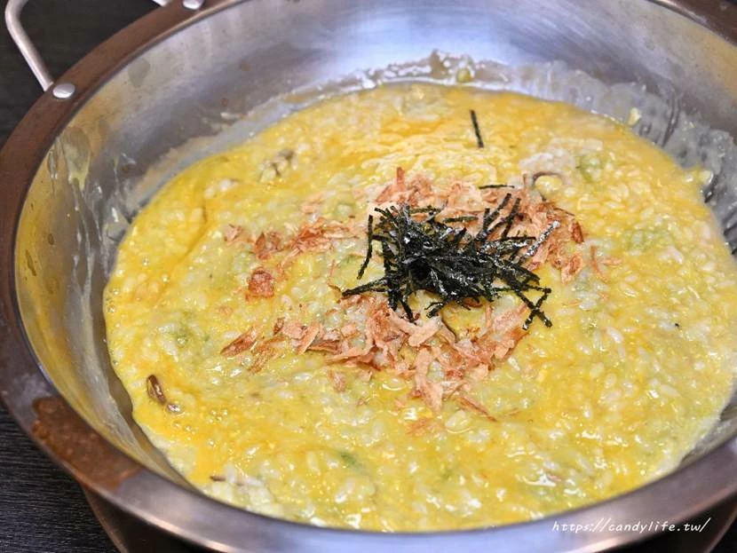 台中市南屯區菁選涮涮鍋｜台中這間活體海鮮鍋物太狂啦！活體松葉蟹超低價雙人只要2999元，還有活體象拔蚌兩吃！