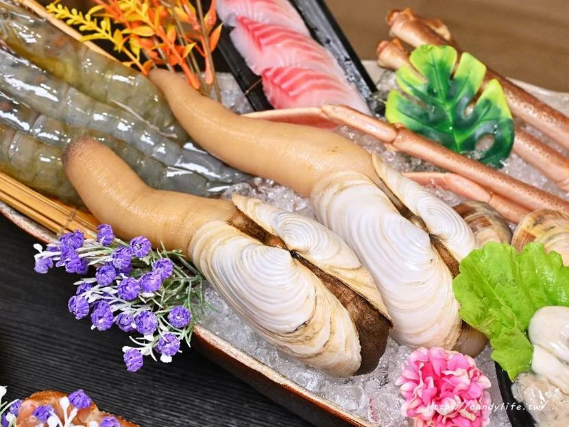 台中市南屯區菁選涮涮鍋｜台中這間活體海鮮鍋物太狂啦！活體松葉蟹超低價雙人只要2999元，還有活體象拔蚌兩吃！