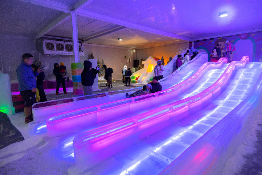 2025屏東夏日狂歡祭免費入園｜童話冰宮｜狂歡遊樂園海盜船、瘋狂摩托車，氣墊城堡、夏日兜風樂園賽車｜夏日遊園派對｜屏東暑假活動推薦