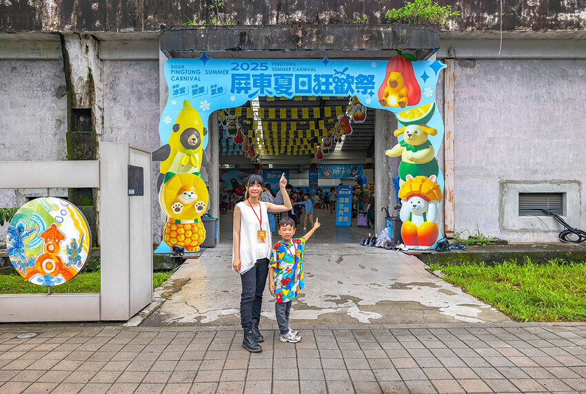 2025屏東夏日狂歡祭免費入園｜童話冰宮｜狂歡遊樂園海盜船、瘋狂摩托車，氣墊城堡、夏日兜風樂園賽車｜夏日遊園派對｜屏東暑假活動推薦