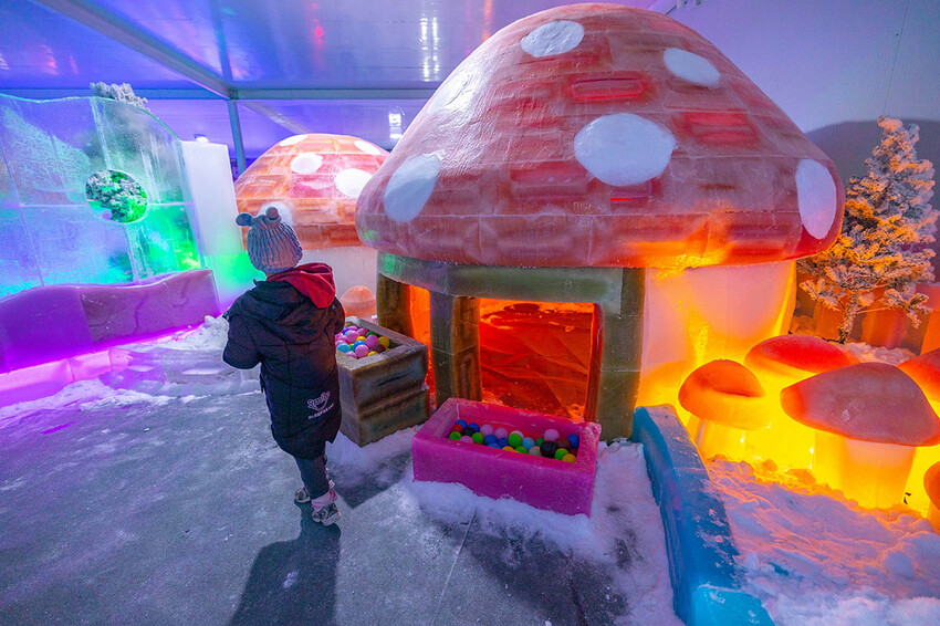 2025屏東夏日狂歡祭免費入園｜童話冰宮｜狂歡遊樂園海盜船、瘋狂摩托車，氣墊城堡、夏日兜風樂園賽車｜夏日遊園派對｜屏東暑假活動推薦