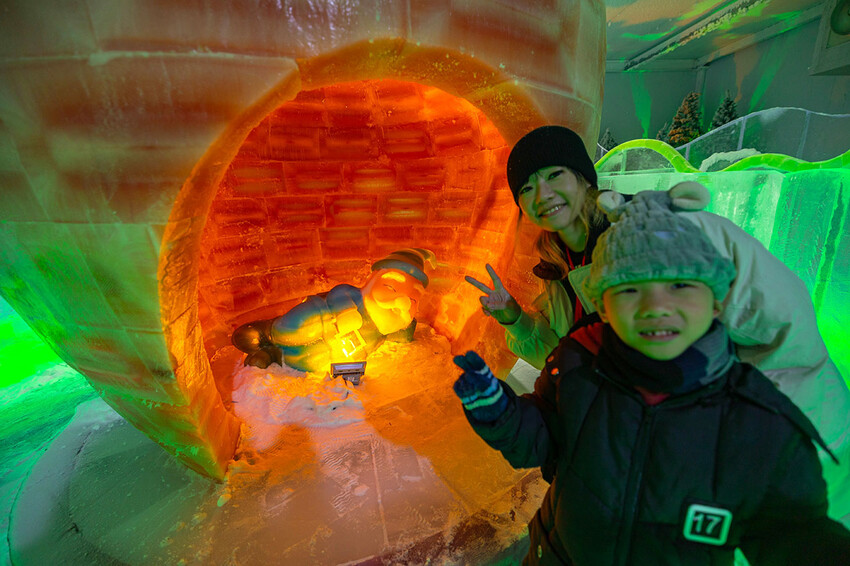 2025屏東夏日狂歡祭免費入園｜童話冰宮｜狂歡遊樂園海盜船、瘋狂摩托車，氣墊城堡、夏日兜風樂園賽車｜夏日遊園派對｜屏東暑假活動推薦