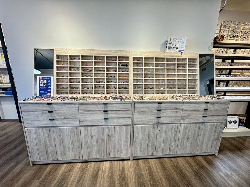 【台南配鏡推薦】多焦變色鏡片配到好只要3980元｜伍佰眼鏡臨