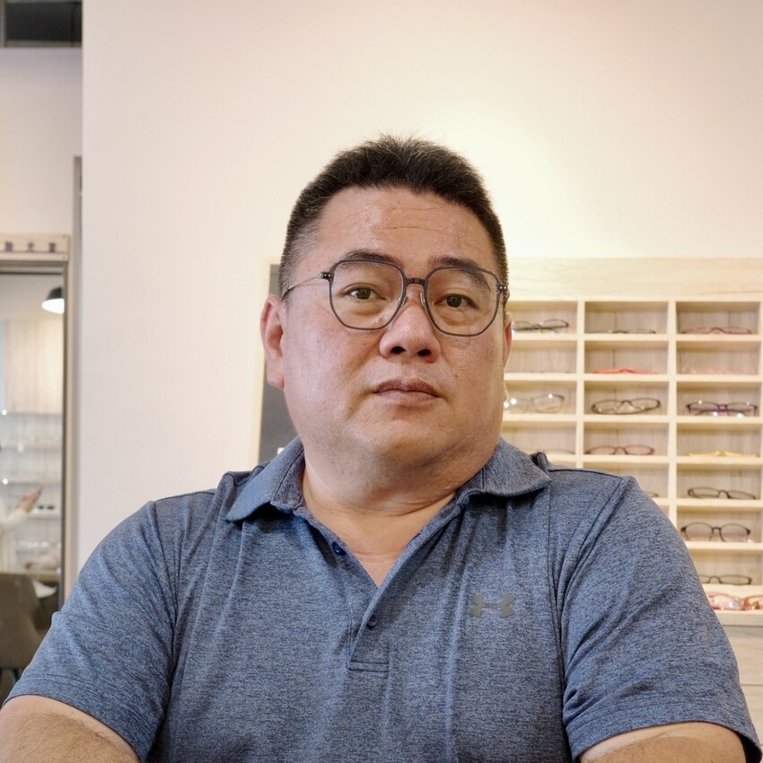 【台南配鏡推薦】多焦變色鏡片配到好只要3980元｜伍佰眼鏡臨