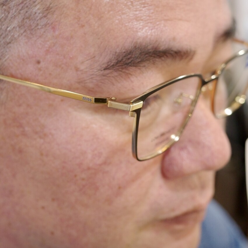 【台南配鏡推薦】多焦變色鏡片配到好只要3980元｜伍佰眼鏡臨