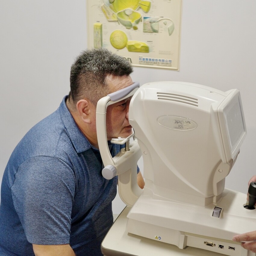 【台南配鏡推薦】多焦變色鏡片配到好只要3980元｜伍佰眼鏡臨