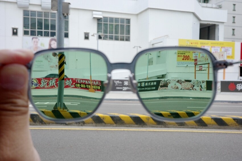 【台南配鏡推薦】多焦變色鏡片配到好只要3980元｜伍佰眼鏡臨