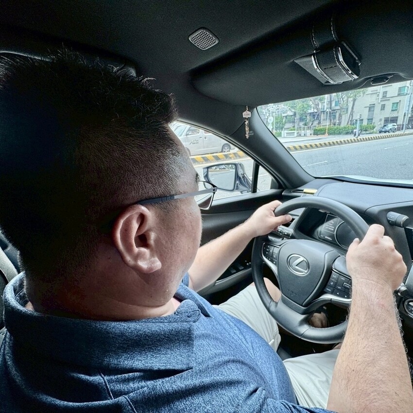 【台南配鏡推薦】多焦變色鏡片配到好只要3980元｜伍佰眼鏡臨